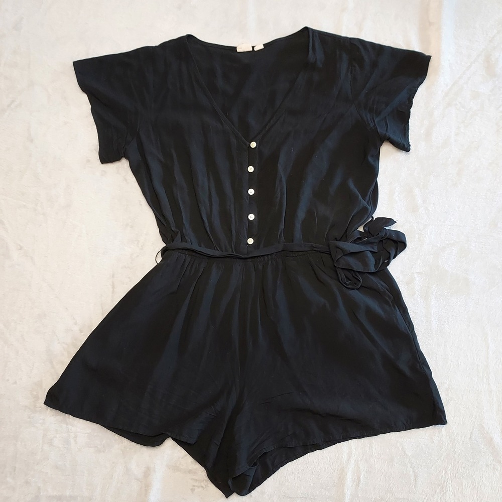GAP Womens Medium Black Short Sleeve V Neck Button Front Rayon Romper Belt Tie